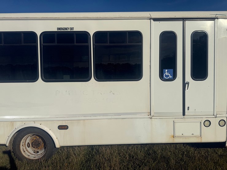 2015-ford-f550-image-25