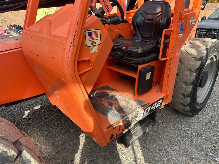 2019-jlg-8042-image-10