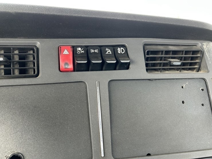 2020-kenworth-t680-image-28