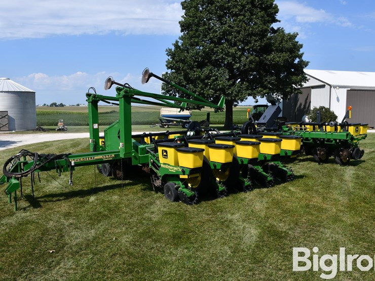 2000-john-deere-1770-image-1