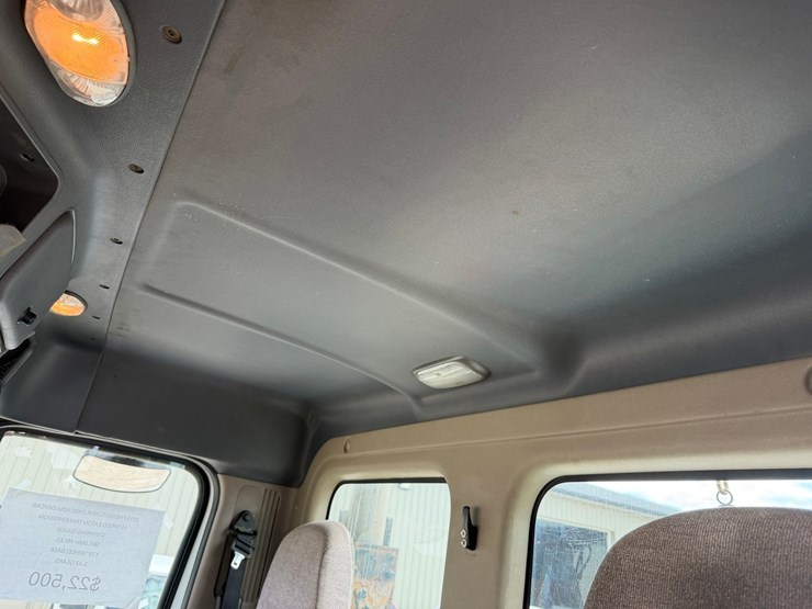 #1607-•-2015-freightliner-cascadia-day-cab-truck-tractor-image-27