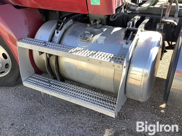 2015-peterbilt-567-image-9