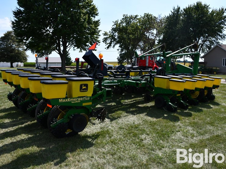 2000-john-deere-1770-image-5