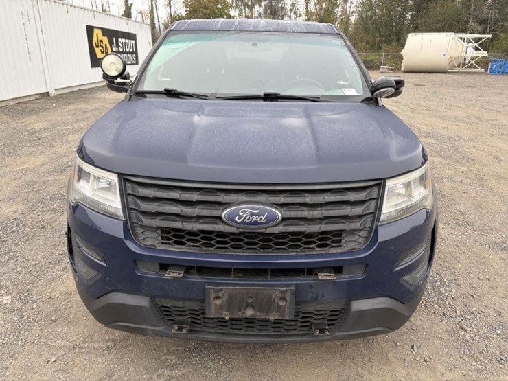 2017-ford-explorer-image-8
