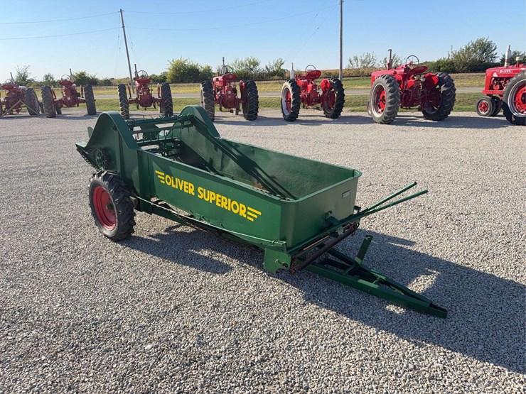 oliver-superior-manure-spreader-image-1