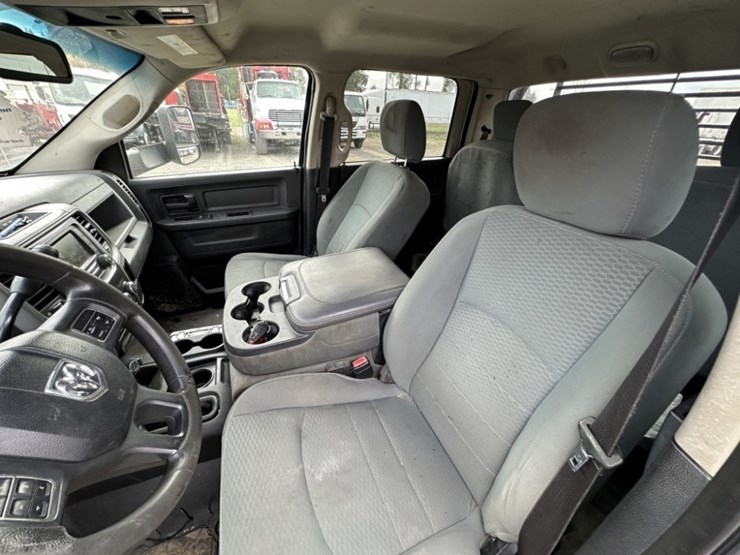 2014-dodge-3500-image-18
