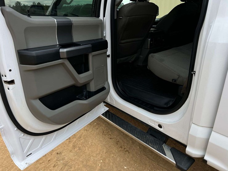 ford-f150-xlt-image-25