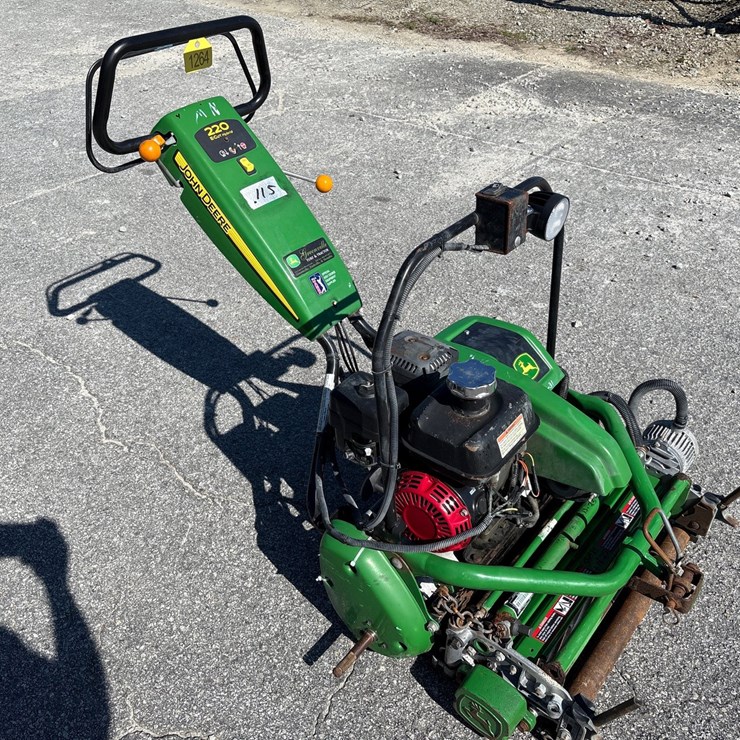 2021 JOHN DEERE 220