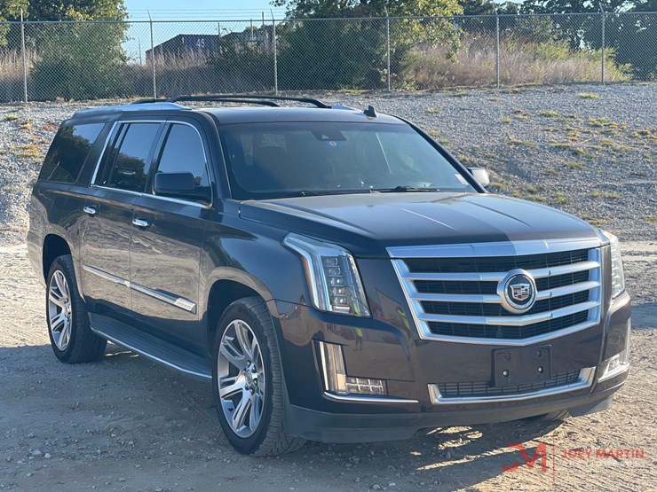 2015-cadillac-escalade-image-1