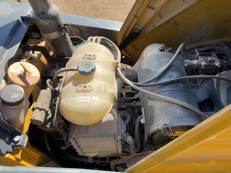 2011-deere-410j-image-12