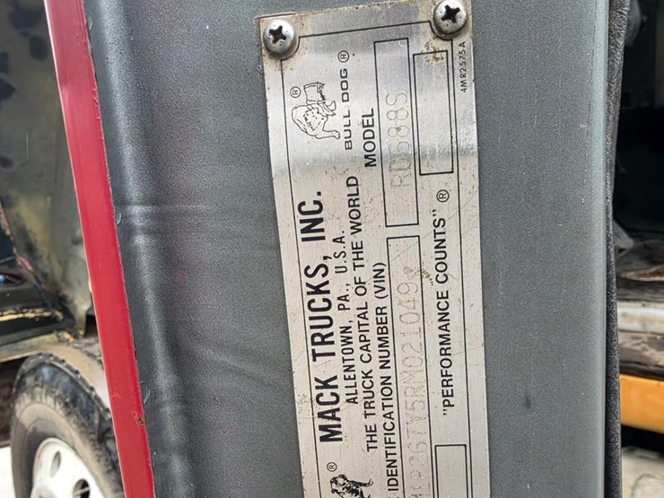 1994-mack-rd688s-image-56