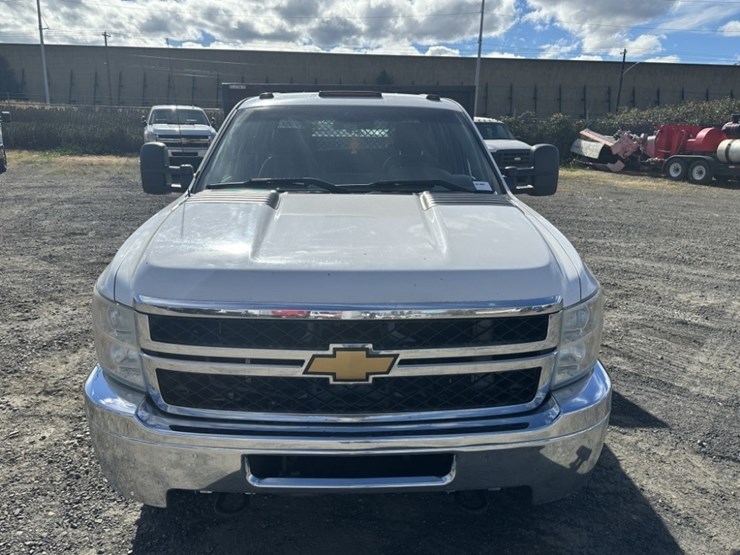 2013-chevrolet-silverado-3500-image-8