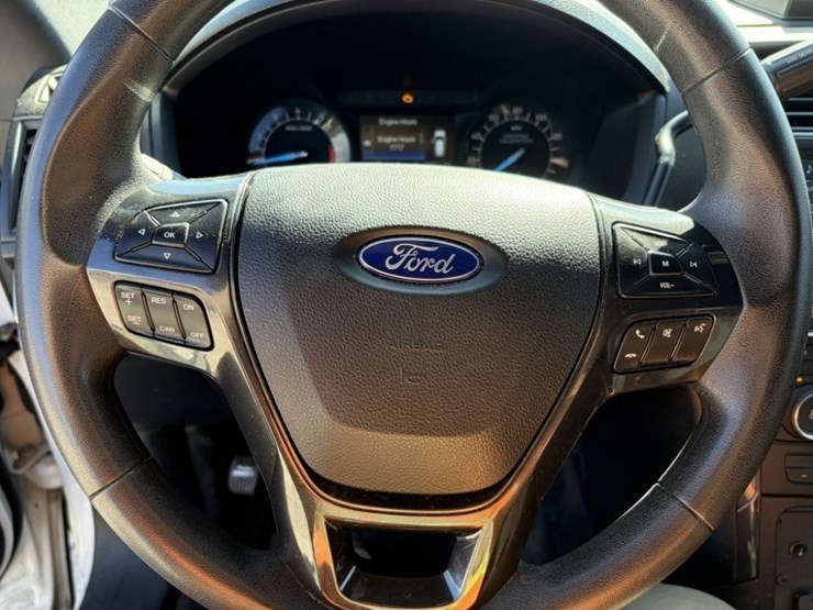 2018-ford-explorer-image-28