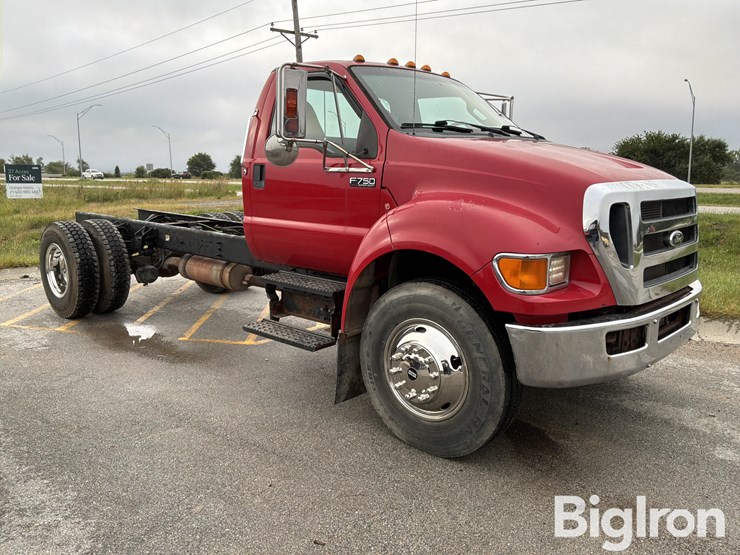 2015-ford-f750-xlt-image-3