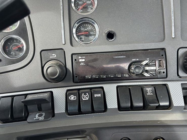 2020-kenworth-t680-image-27