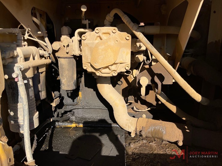 2021-caterpillar-320-image-14