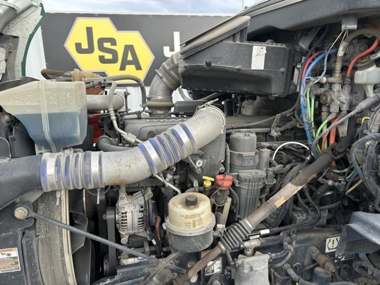 2020-kenworth-t680-image-40