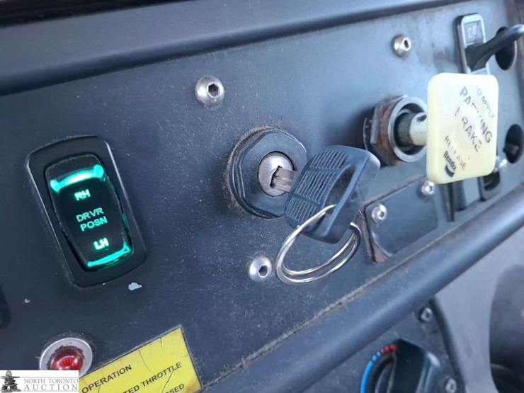 2018-freightliner-m2-106-image-13
