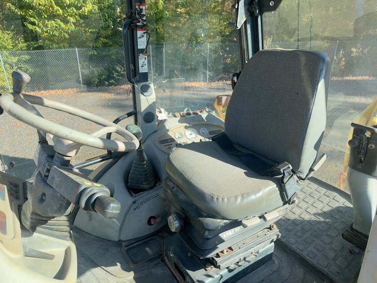2005-komatsu-wb150aws-2-image-24