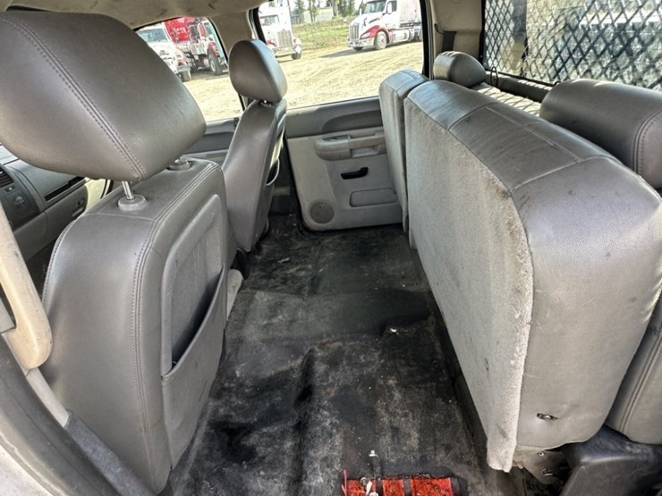 2013-chevrolet-silverado-3500-image-23