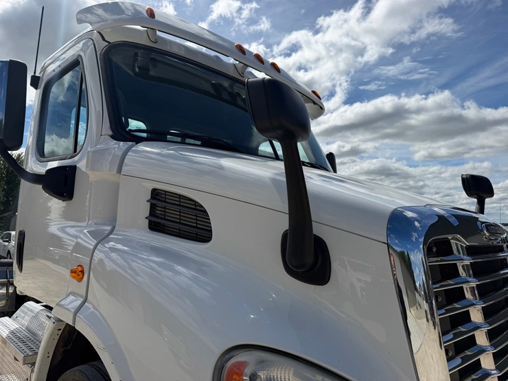 #1608-•-2019-freightliner-cascadia-single-axle-day-cab-image-24