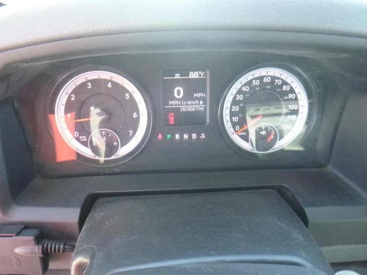 2015-dodge-1500-image-15