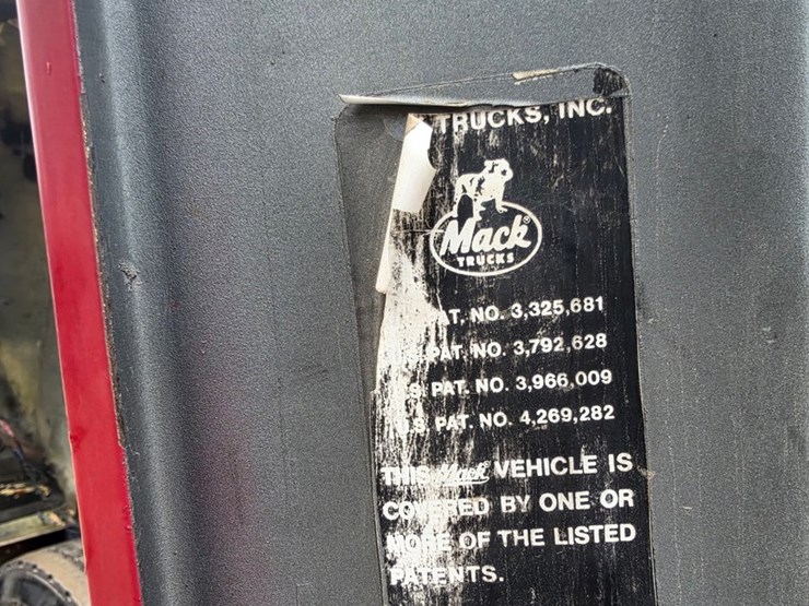 1994-mack-rd688s-image-57