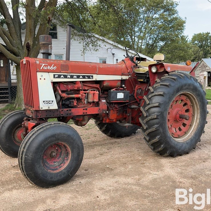 1967 INTERNATIONAL 806