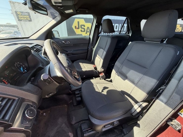 2018-ford-explorer-image-21