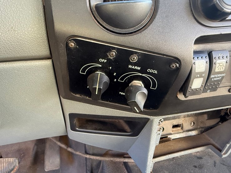 2015-ford-f550-image-48