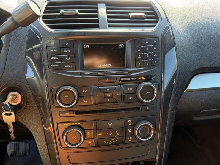 2018-ford-explorer-image-28
