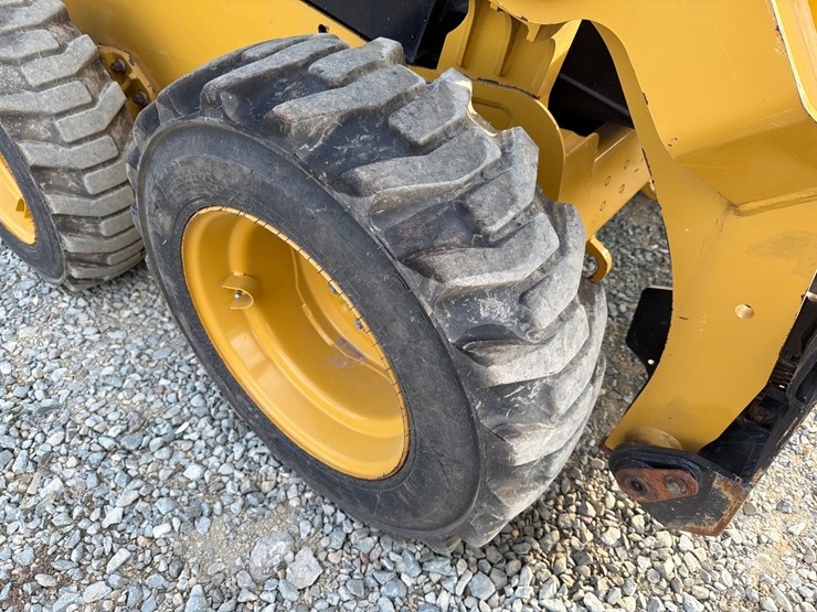 2023-caterpillar-226d3-image-61