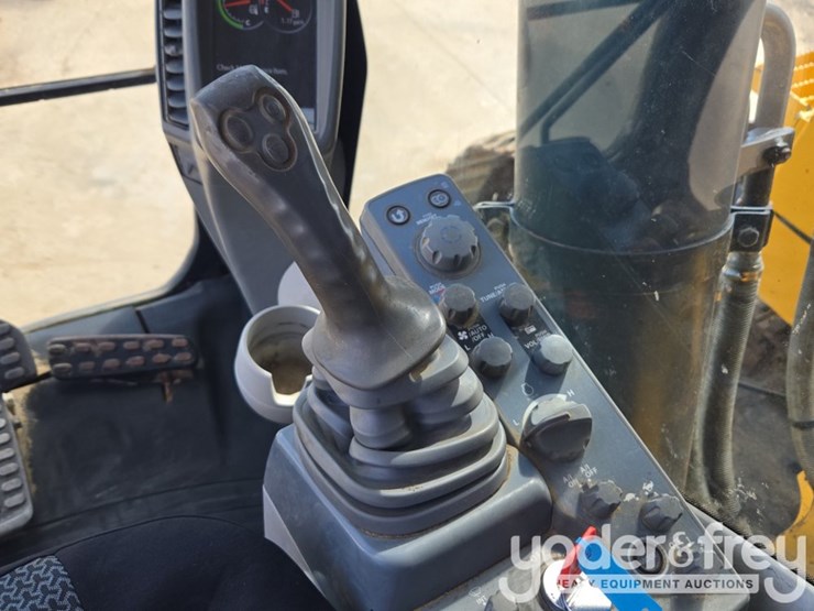 2019-deere-470g-lc-image-80