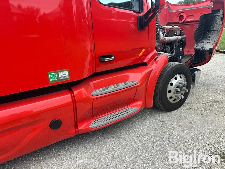 2021-peterbilt-579-image-14