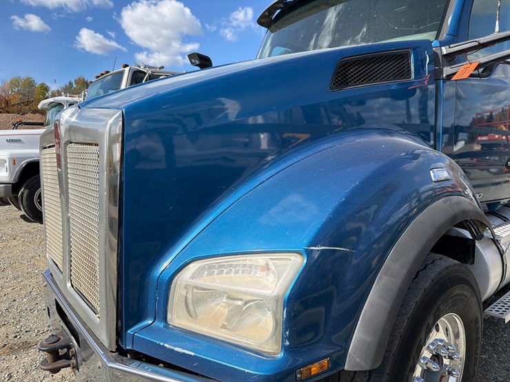 2016-kenworth-t880-image-10