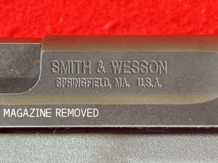s&w-model-m&p-.45-acp-semiauto-pistol-image-11