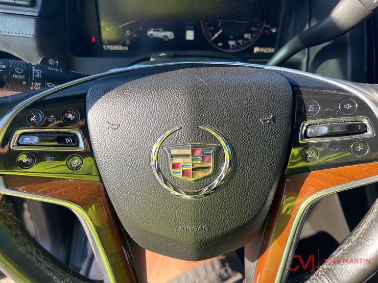 2015-cadillac-escalade-image-21