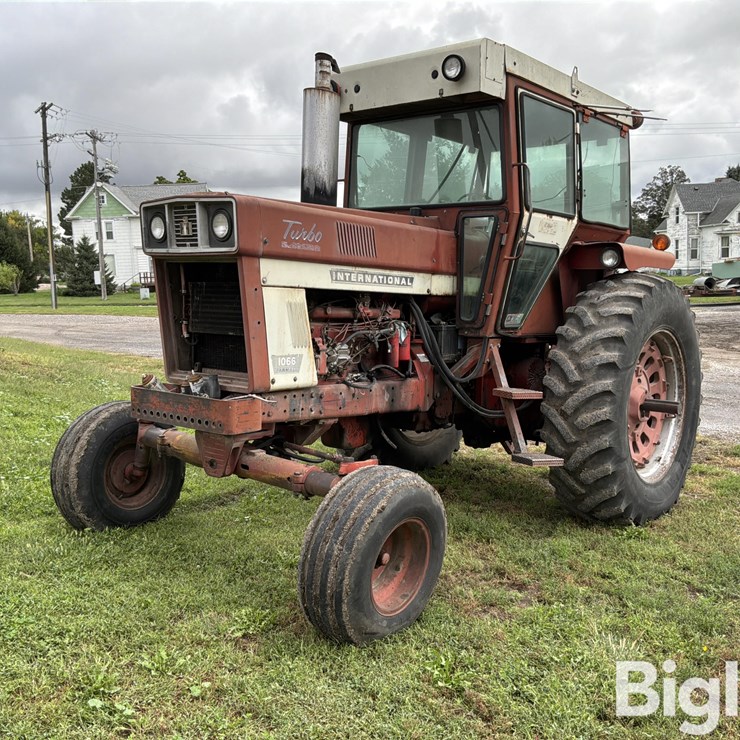 1971 INTERNATIONAL 1066