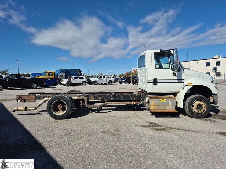 2017-international-durastar-4300-image-4