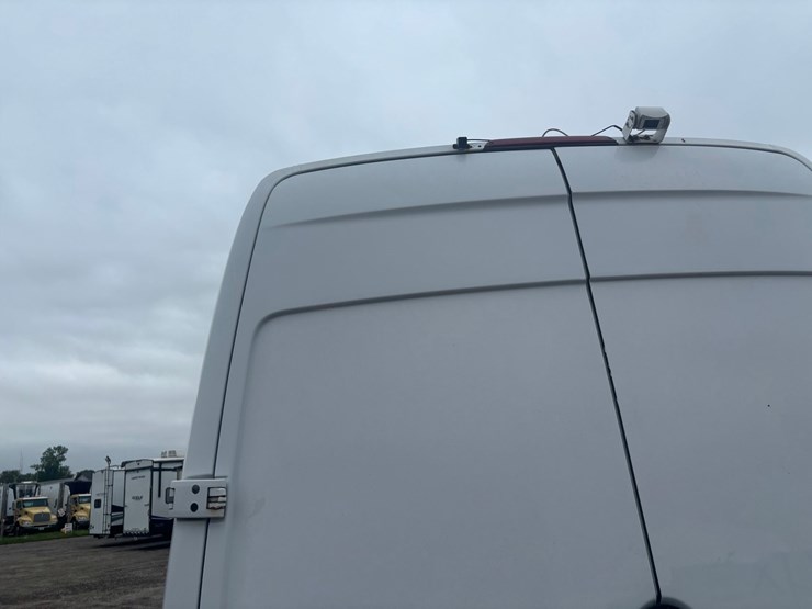 #2333-•-2014-mercedes-sprinter-van-image-28