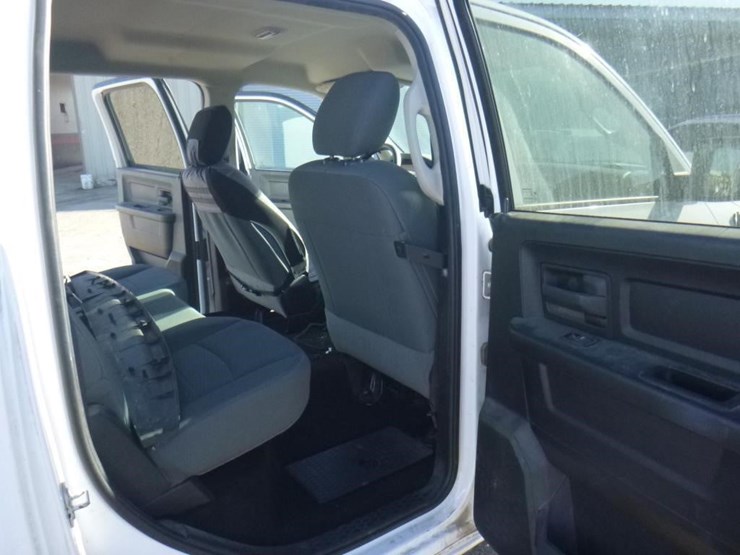 2015-dodge-1500-image-9