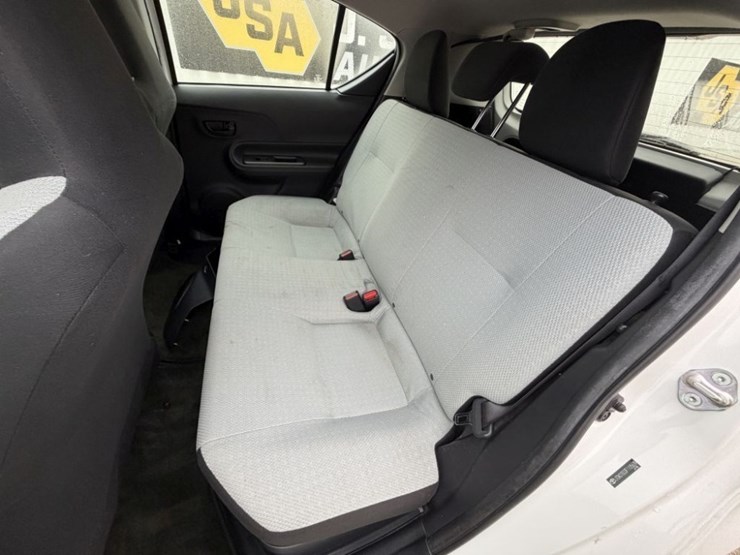 2015-toyota-prius-c-hybrid-hatchback-image-20