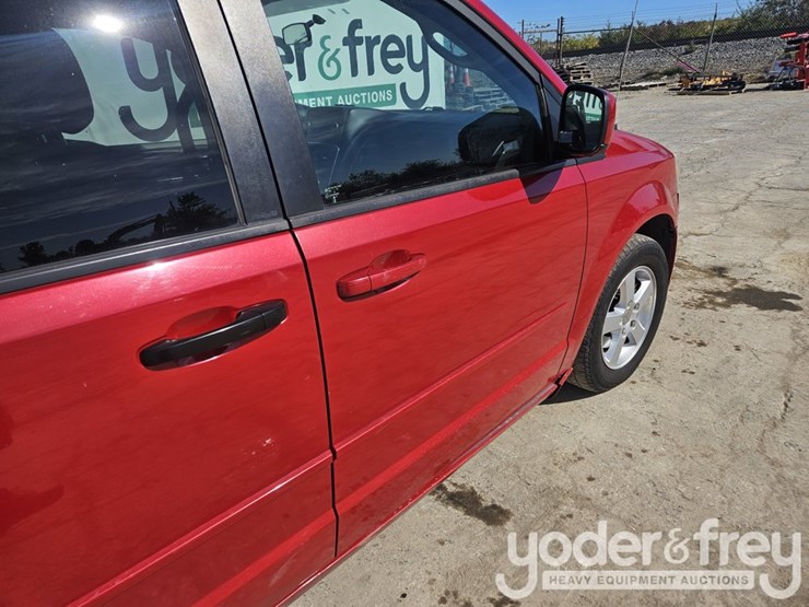 2012-dodge-grand-caravan-image-24
