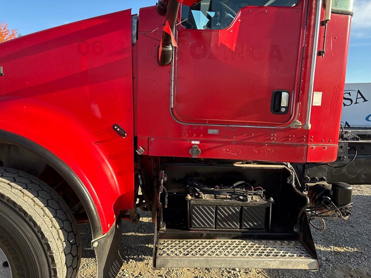 2007-kenworth-w900-image-12