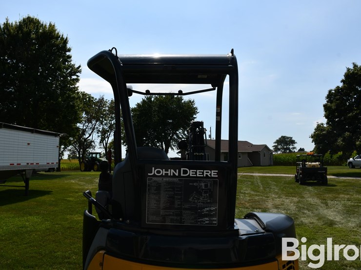 2020-deere-27d-image-19
