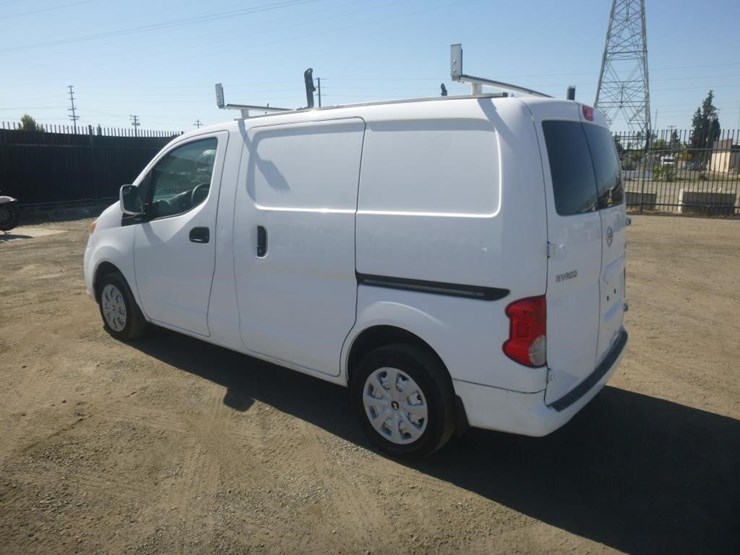 2015-nissan-nv200-image-4