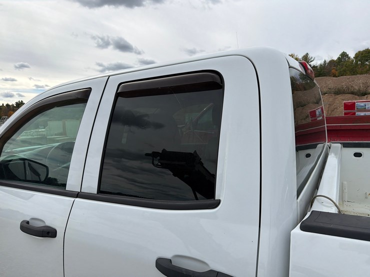 2019-chevrolet-silverado-1500-image-18