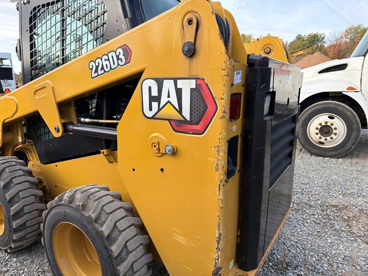 2023-caterpillar-226d3-image-23