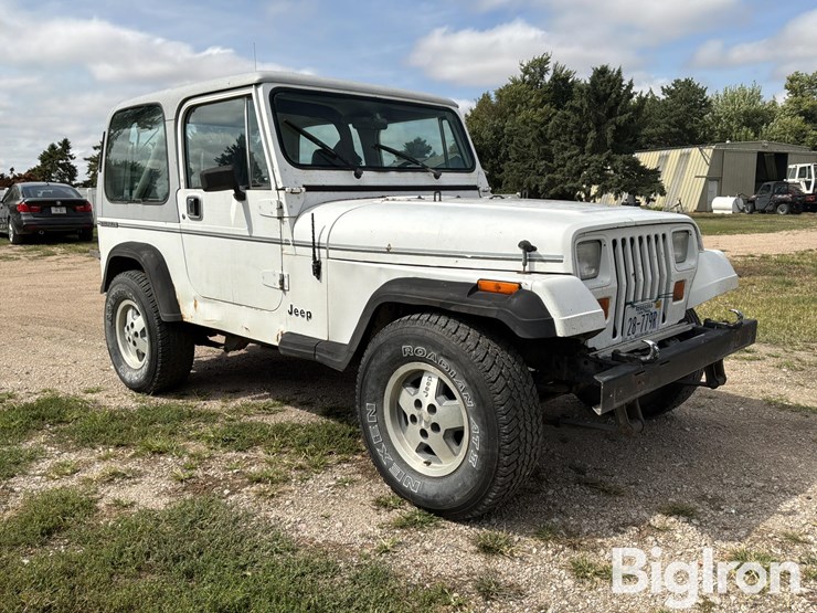 1990-jeep-wrangler-image-3