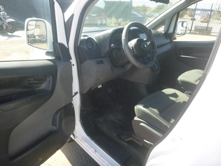 2015-nissan-nv200-image-7